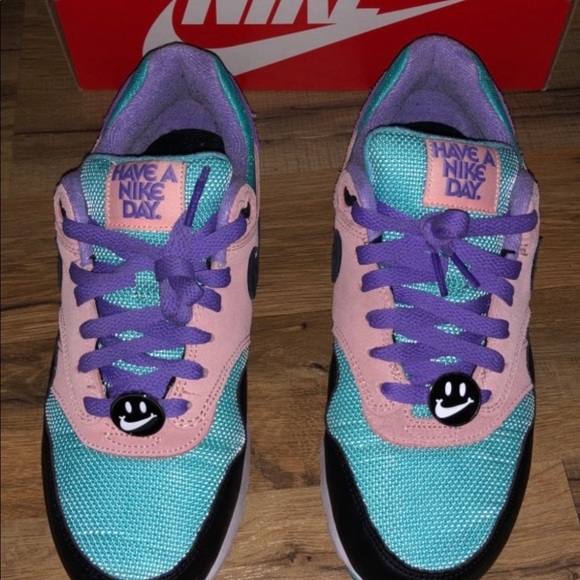 Shoes - Picture 4 of 4